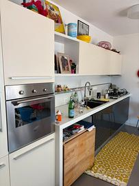 Cucina completa di elettrodomestici