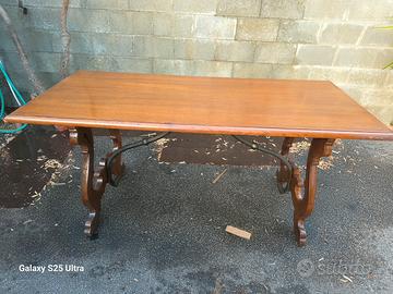 Tavolo fratino in legno con gambe a lira e ferro  