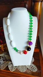 collana con pietre dure e cristalli