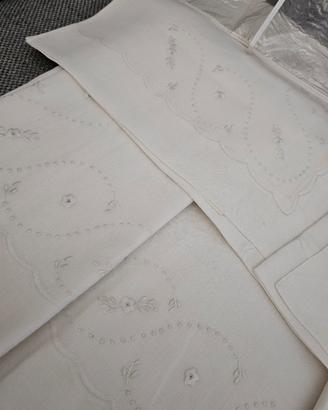 Completo letto lino ricamato a mano 