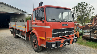 Iveco 130 con gru