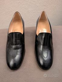 Scarpa Taverna chiusa in vera pelle nera