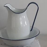 catino con brocca  smaltata vintage