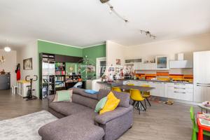 5 LOCALI RISTRUTTURATO CON BOX E CANTINA