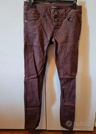 jeans color mattone