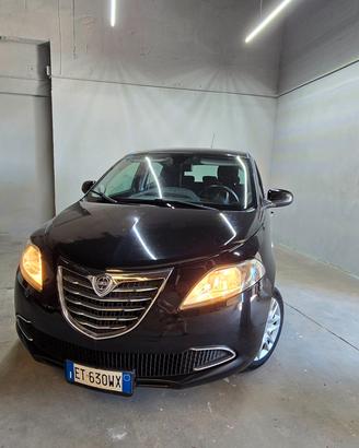 Lancia Ypsilon 1.2 69 CV 5 porte Ecochic Silver