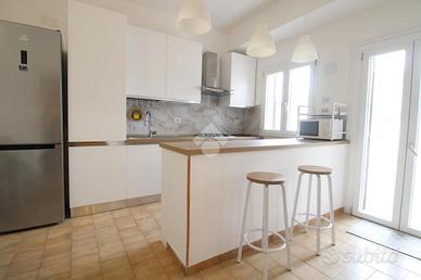 VILLA A SCHIERA CENTRALE A POMEZIA