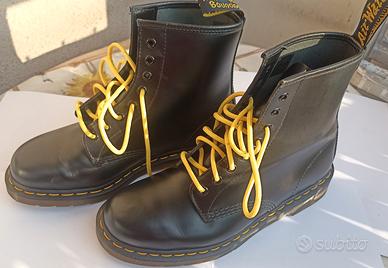 Anfibi Dr. Martens 1460 Neri T. 42 + Lacci Gialli