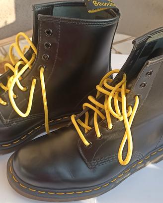 Anfibi Dr. Martens 1460 Neri T. 42 + Lacci Gialli