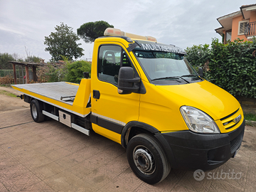 Carroattrezzi iveco daily 65c18