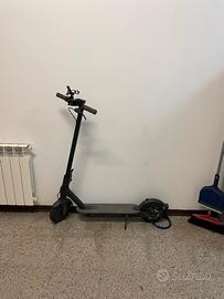 Monopattino Xiaomi Mi Essential