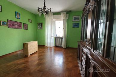 Appartamento MOLTO LUMINOSO alle Grazie