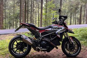 Ducati Hyperstrada 821