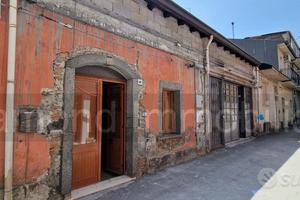 Casa singola con cortile e garage a Linguaglossa