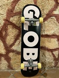 Skateboard nero e rosa globe