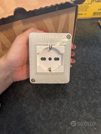 Plana contenitore + presa sicury universale 6 pezz