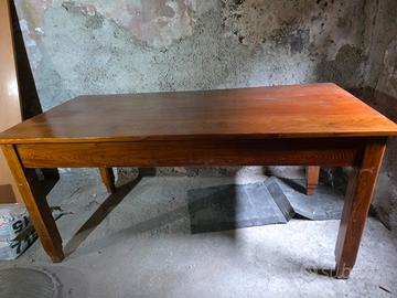 Tavolo in legno 