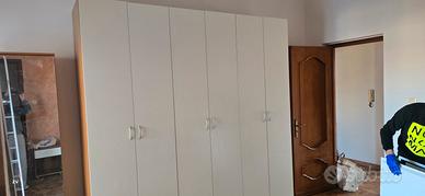 Armadio 6 ante bianco e comodini 