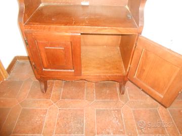 Armadietto in legno + pesa persone