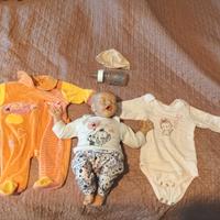bambola neonato con vestiti e biberon