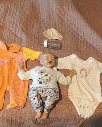 bambola neonato con vestiti e biberon