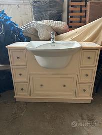 Mobile bagno con lavabo