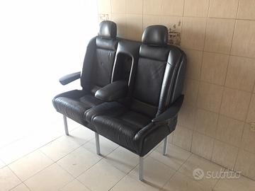 Divanetto 2 posti di derivazione automobilistica