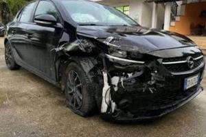 Opel Corsa GPL uscita dalla casa Incidentata