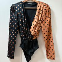 Body bicolore satinato a pois