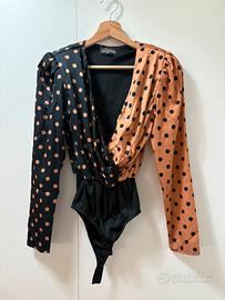 Body bicolore satinato a pois