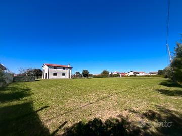 Prozzolo: annesso agricolo con 2.700 mq di terreno