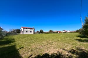 Prozzolo: annesso agricolo con 2.700 mq di terreno