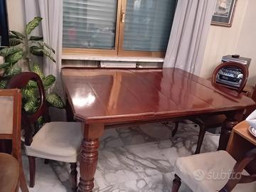 Tavolo in piuma di mogano