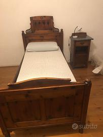 Letti in legno con comodini