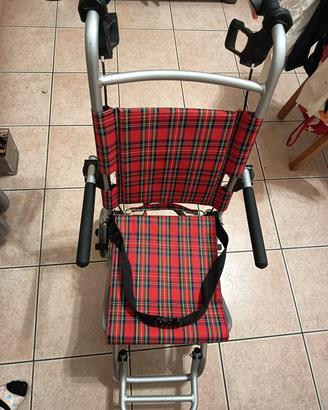 Sedia a rotelle pieghevole 