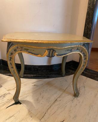 Tavolino veneziano laccato e dipinto con decori fl