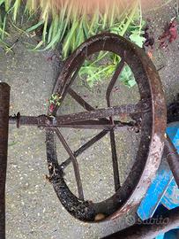 ruota carriola d’epoca da giardino