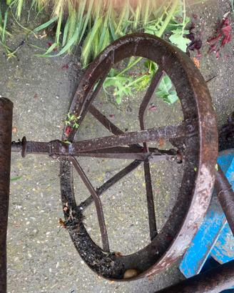 ruota carriola d’epoca da giardino