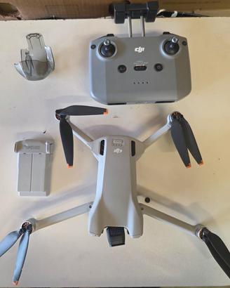 dji mini 3 con radiocomando