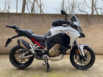 Multistrada v4s radar- 2023 - 18.411 km