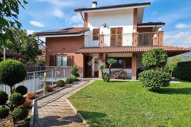 VILLA SINGOLA A VILLAR DORA