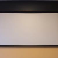 Schermo motorizzato per il tuo proiettore video