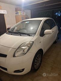 Toyota yaris 1.0 VVT-i Sol 69CV- benzina- 2011