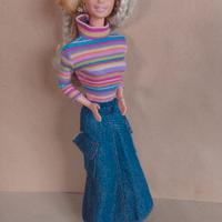 Barbie con gonna in jeans