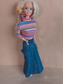 Barbie con gonna in jeans