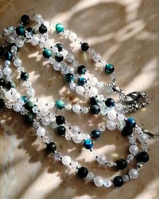 collana con perline occhi di gatto