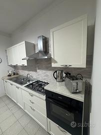 CUCINA + 2 DIVANI 3 POSTI