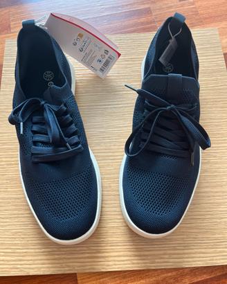 Scarpe estive da ginnastica o passeggio