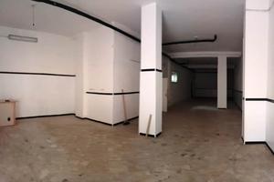 Ampio locale commerciale zona Borgo