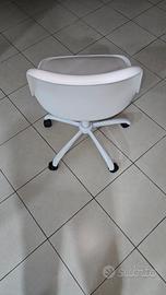 Sedia da scrivania di colore bianco